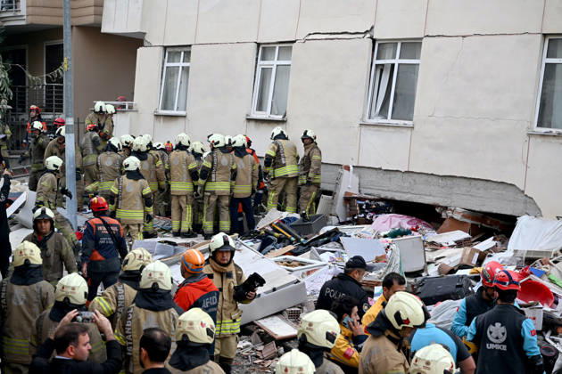 Partial collapse occurs in 7-story building in Istanbul s Maltepe district ISTANBUL, TURKIYE - OCTOBER 8: Search and rescue operations are launched after the lower floors of a seven-story building partially collapse in Maltepe district of Istanbul, Turkiye, on October 8, 2026. Murat Sengul Anadolu Istanbul Turkey. Editorial use only. Please get in touch for any other usage. Copyright: x2026xAnadoluxMuratxSengulx