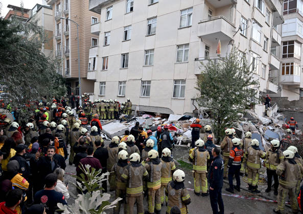 Partial collapse occurs in 7-story building in Istanbul s Maltepe district ISTANBUL, TURKIYE - OCTOBER 8: Search and rescue operations are launched after the lower floors of a seven-story building partially collapse in Maltepe district of Istanbul, Turkiye, on October 8, 2026. Murat Sengul Anadolu Istanbul Turkey. Editorial use only. Please get in touch for any other usage. Copyright: x2026xAnadoluxMuratxSengulx