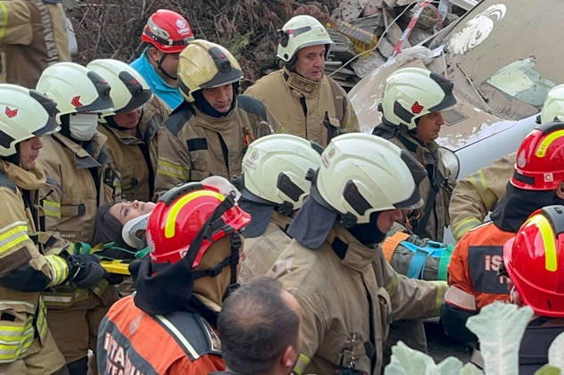 Partial collapse occurs in 7-story building in Istanbul s Maltepe district ISTANBUL, TURKIYE - OCTOBER 8: Search and rescue teams evacuate an injured person on a stretcher before the injured person is taken to a hospital by ambulance after the lower floors of a seven-story building partially collapse in the Maltepe district of Istanbul, Turkiye, on October 8, 2026. Selami Kucukoglu Anadolu Istanbul Turkey. Editorial use only. Please get in touch for any other usage. Copyright: x2026xAnadoluxSelamixKucukoglux