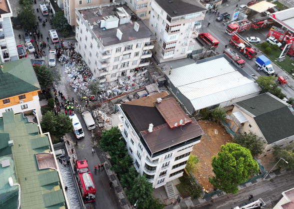 Partial collapse occurs in 7-story building in Istanbul s Maltepe district ISTANBUL, TURKIYE - OCTOBER 8: An aerial view shows search and rescue operations underway after the lower floors of a seven-story building partially collapse in the Maltepe district of Istanbul, Turkiye, on October 8, 2026. Murat Sengul Anadolu Istanbul Turkey. Editorial use only. Please get in touch for any other usage. Copyright: x2026xAnadoluxMuratxSengulx