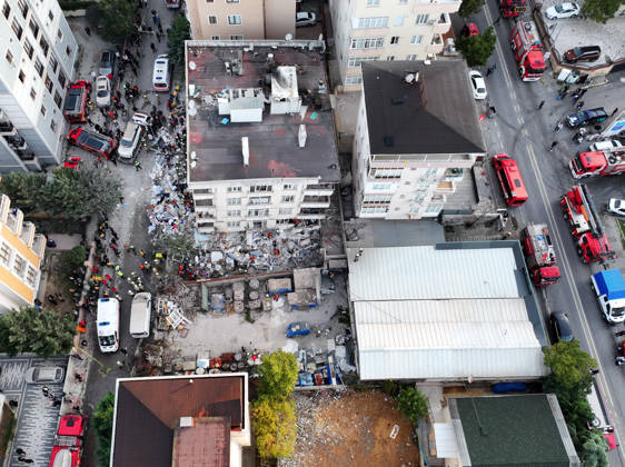 Partial collapse occurs in 7-story building in Istanbul s Maltepe district ISTANBUL, TURKIYE - OCTOBER 8: An aerial view shows search and rescue operations underway after the lower floors of a seven-story building partially collapse in the Maltepe district of Istanbul, Turkiye, on October 8, 2026. Murat Sengul Anadolu Istanbul Turkey. Editorial use only. Please get in touch for any other usage. Copyright: x2026xAnadoluxMuratxSengulx
