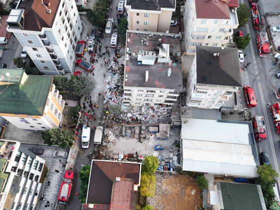 Partial collapse occurs in 7-story building in Istanbul s Maltepe district ISTANBUL, TURKIYE - OCTOBER 8: An aerial view shows search and rescue operations underway after the lower floors of a seven-story building partially collapse in the Maltepe district of Istanbul, Turkiye, on October 8, 2026. Murat Sengul Anadolu Istanbul Turkey. Editorial use only. Please get in touch for any other usage. Copyright: x2026xAnadoluxMuratxSengulx