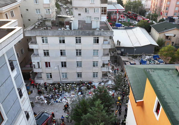 Partial collapse occurs in 7-story building in Istanbul s Maltepe district ISTANBUL, TURKIYE - OCTOBER 8: An aerial view shows search and rescue operations underway after the lower floors of a seven-story building partially collapse in the Maltepe district of Istanbul, Turkiye, on October 8, 2026. Murat Sengul Anadolu Istanbul Turkey. Editorial use only. Please get in touch for any other usage. Copyright: x2026xAnadoluxMuratxSengulx