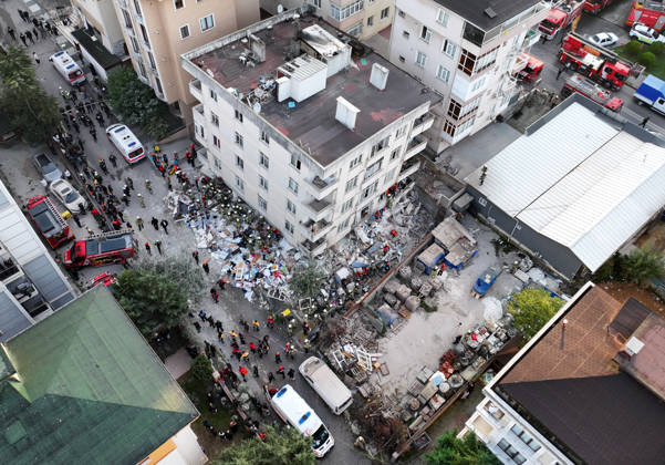 Partial collapse occurs in 7-story building in Istanbul s Maltepe district ISTANBUL, TURKIYE - OCTOBER 8: An aerial view shows search and rescue operations underway after the lower floors of a seven-story building partially collapse in the Maltepe district of Istanbul, Turkiye, on October 8, 2026. Murat Sengul Anadolu Istanbul Turkey. Editorial use only. Please get in touch for any other usage. Copyright: x2026xAnadoluxMuratxSengulx