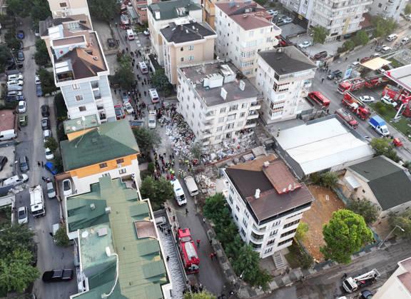 Partial collapse occurs in 7-story building in Istanbul s Maltepe district ISTANBUL, TURKIYE - OCTOBER 8: An aerial view shows search and rescue operations underway after the lower floors of a seven-story building partially collapse in the Maltepe district of Istanbul, Turkiye, on October 8, 2026. Murat Sengul Anadolu Istanbul Turkey. Editorial use only. Please get in touch for any other usage. Copyright: x2026xAnadoluxMuratxSengulx