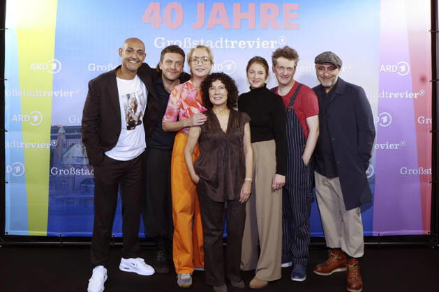 Patrick Abozen, Enrique Fiß, Saskia Fischer, Maria Ketikidou, Sinha Melina Gierke, Sven Fricke, and Özgür Karadeniz at the photo call celebrating the 40th anniversary of the ARD series *Großstadtrevier* at the Astor Film Lounge in Hamburg, October 7, 2026 Foto:xgbrcix xFuturexImagex grossstadtrevier_6003