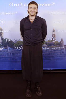 Enrique Fiß at the photo call celebrating the 40th anniversary of the ARD series *Großstadtrevier* at the Astor Film Lounge in Hamburg, October 7, 2026 Foto:xgbrcix xFuturexImagex grossstadtrevier_6017