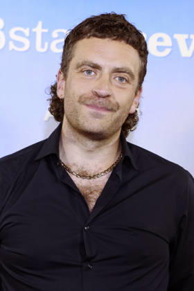 Enrique Fiß at the photo call celebrating the 40th anniversary of the ARD series *Großstadtrevier* at the Astor Film Lounge in Hamburg, October 7, 2026 Foto:xgbrcix xFuturexImagex grossstadtrevier_6019