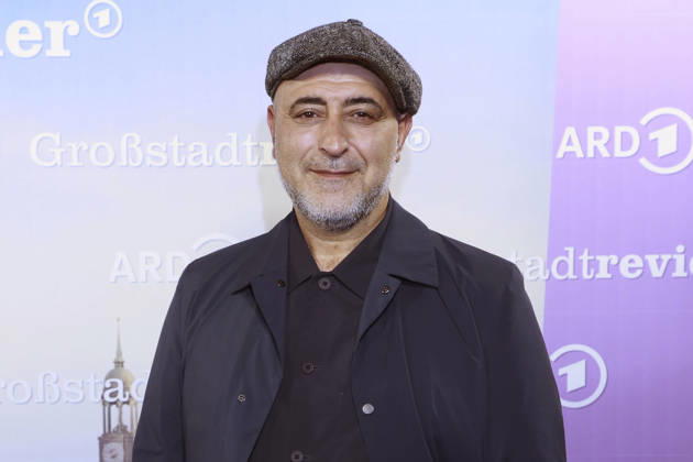 Özgür Karadeniz at the photo call celebrating the 40th anniversary of the ARD series *Großstadtrevier* at the Astor Film Lounge in Hamburg, October 7, 2026 Foto:xgbrcix xFuturexImagex grossstadtrevier_6023