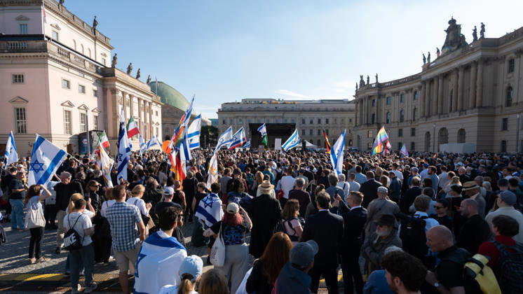 Memorial ceremony at Bebelplatz in Berlin-Mitte, the heart of the German capital. Memorial event marking the 3rd anniversary of the Hamas terrorist attack in Israel on October 7. Never forget, never remain silent, Berlin, Berlin, Germany, Bebelplatz
