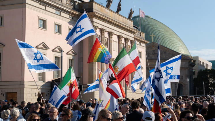Memorial ceremony at Bebelplatz in Berlin-Mitte, the heart of the German capital. Memorial event marking the 3rd anniversary of the Hamas terrorist attack in Israel on October 7. Never forget, never remain silent, Berlin, Berlin, Germany, Bebelplatz