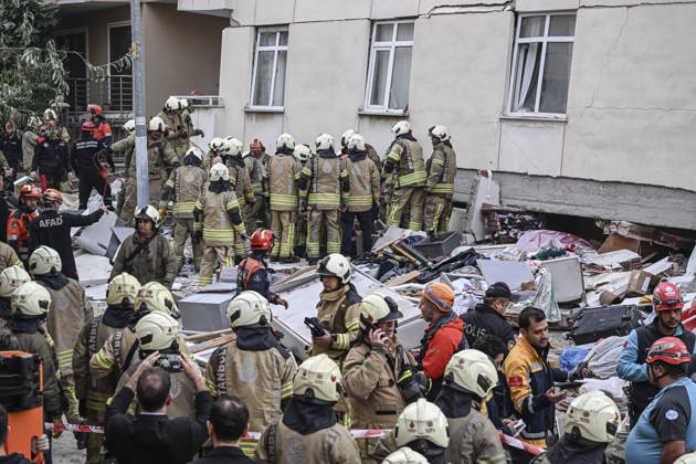 Partial collapse occurs in 7-story building in Istanbul s Maltepe district ISTANBUL, TURKIYE - OCTOBER 8: Search and rescue personnel, including firefighters, AFAD, UMKE, and police teams, operate at the site of a partial building collapse in the Cevizli neighborhood of Maltepe district, Istanbul, Turkiye on October 8, 2026. Trapped residents on the unaffected upper floors were evacuated while emergency teams initiated search and rescue efforts beneath the collapsed lower levels. Murat Sengul Anadolu Istanbul Turkey. Editorial use only. Please get in touch for any other usage. Copyright: x2026xAnadoluxMuratxSengulx