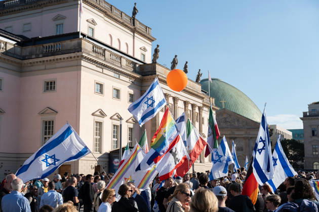 Memorial ceremony at Bebelplatz in Berlin-Mitte, the heart of the German capital. Memorial event marking the 3rd anniversary of the Hamas terrorist attack in Israel on October 7. Never forget, never remain silent, Berlin, Berlin, Germany, Bebelplatz