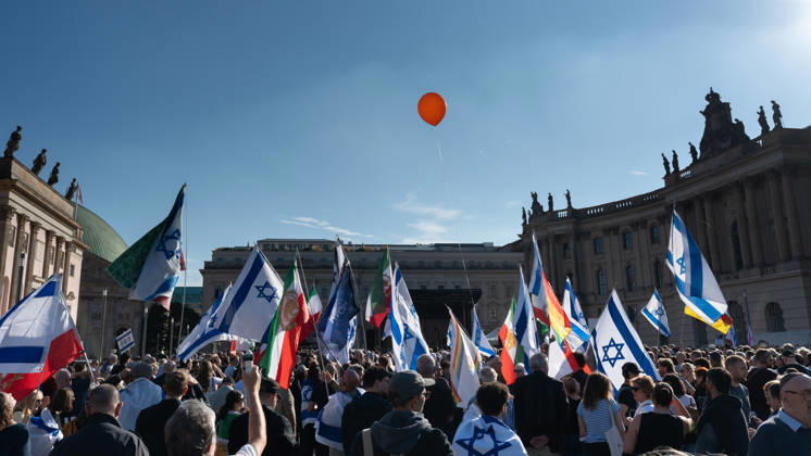 Memorial ceremony at Bebelplatz in Berlin-Mitte, the heart of the German capital. Memorial event marking the 3rd anniversary of the Hamas terrorist attack in Israel on October 7. Never forget, never remain silent, Berlin, Berlin, Germany, Bebelplatz