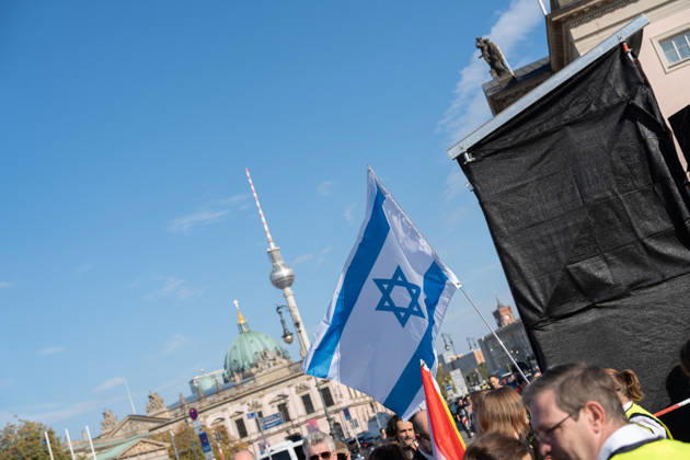 Memorial ceremony at Bebelplatz in Berlin-Mitte, the heart of the German capital. Memorial event marking the 3rd anniversary of the Hamas terrorist attack in Israel on October 7. Never forget, never remain silent, Berlin, Berlin, Germany, Bebelplatz