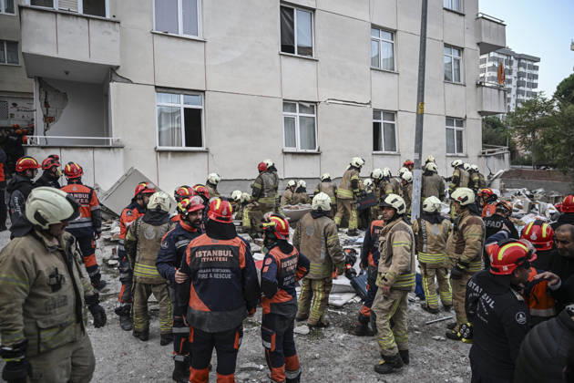 Partial collapse occurs in 7-story building in Istanbul s Maltepe district ISTANBUL, TURKIYE - OCTOBER 8: Search and rescue personnel, including firefighters, AFAD, UMKE, and police teams, operate at the site of a partial building collapse in the Cevizli neighborhood of Maltepe district, Istanbul, Turkiye on October 8, 2026. Trapped residents on the unaffected upper floors were evacuated while emergency teams initiated search and rescue efforts beneath the collapsed lower levels. Murat Sengul Anadolu Istanbul Turkey. Editorial use only. Please get in touch for any other usage. Copyright: x2026xAnadoluxMuratxSengulx