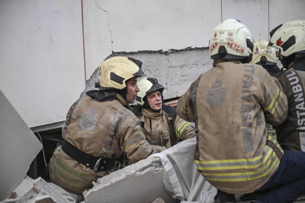Partial collapse occurs in 7-story building in Istanbul s Maltepe district ISTANBUL, TURKIYE - OCTOBER 8: Search and rescue personnel, including firefighters, AFAD, UMKE, and police teams, operate at the site of a partial building collapse in the Cevizli neighborhood of Maltepe district, Istanbul, Turkiye on October 8, 2026. Trapped residents on the unaffected upper floors were evacuated while emergency teams initiated search and rescue efforts beneath the collapsed lower levels. Murat Sengul Anadolu Istanbul Turkey. Editorial use only. Please get in touch for any other usage. Copyright: x2026xAnadoluxMuratxSengulx