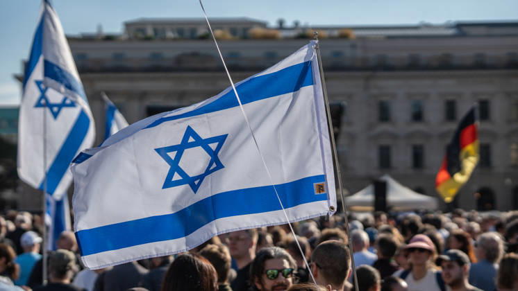 Memorial ceremony at Bebelplatz in Berlin-Mitte, the heart of the German capital. Memorial event marking the 3rd anniversary of the Hamas terrorist attack in Israel on October 7. Never forget, never remain silent, Berlin, Berlin, Germany, Bebelplatz