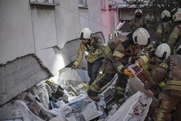 Partial collapse occurs in 7-story building in Istanbul s Maltepe district ISTANBUL, TURKIYE - OCTOBER 8: Search and rescue personnel, including firefighters, AFAD, UMKE, and police teams, operate at the site of a partial building collapse in the Cevizli neighborhood of Maltepe district, Istanbul, Turkiye on October 8, 2026. Trapped residents on the unaffected upper floors were evacuated while emergency teams initiated search and rescue efforts beneath the collapsed lower levels. Murat Sengul Anadolu Istanbul Turkey. Editorial use only. Please get in touch for any other usage. Copyright: x2026xAnadoluxMuratxSengulx