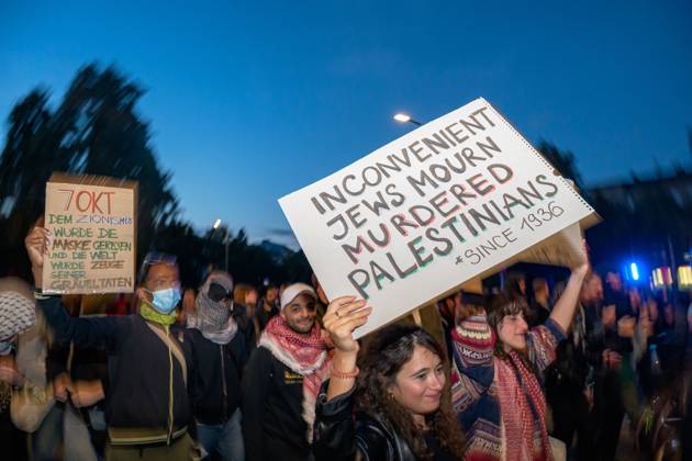 October 7, 2026, Berlin, Berlin, Germany: BERLIN, GERMANY, OCTOBER 7, 2026: Pro-Palestinian demonstrators march through Berlin s Kreuzberg district during a protest marking three years since the October 7 attacks and the start of the war in Gaza. The march encountered a small pro-Israel counter-demonstration along its route, with opposing groups exchanging chants. Berlin police later halted and dispersed the march before it reached its planned endpoint at Hermannplatz. Berlin Germany - ZUMAq101 20261007_zna_q101_426 Copyright: xNikosxKanistrasx