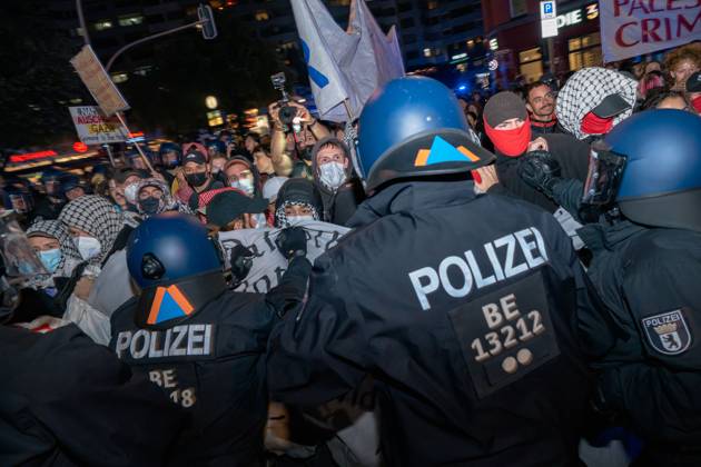 October 7, 2026, Berlin, Berlin, Germany: BERLIN, GERMANY, OCTOBER 7, 2026: Pro-Palestinian demonstrators march through Berlin s Kreuzberg district during a protest marking three years since the October 7 attacks and the start of the war in Gaza. The march encountered a small pro-Israel counter-demonstration along its route, with opposing groups exchanging chants. Berlin police later halted and dispersed the march before it reached its planned endpoint at Hermannplatz. Berlin Germany - ZUMAq101 20261007_zna_q101_431 Copyright: xNikosxKanistrasx