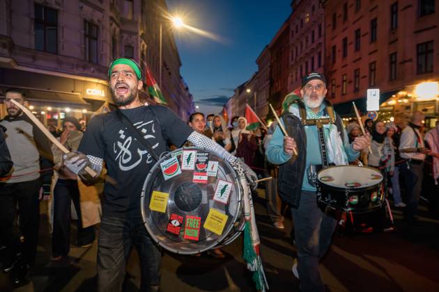 October 7, 2026, Berlin, Berlin, Germany: BERLIN, GERMANY, OCTOBER 7, 2026: Pro-Palestinian demonstrators march through Berlin s Kreuzberg district during a protest marking three years since the October 7 attacks and the start of the war in Gaza. The march encountered a small pro-Israel counter-demonstration along its route, with opposing groups exchanging chants. Berlin police later halted and dispersed the march before it reached its planned endpoint at Hermannplatz. Berlin Germany - ZUMAq101 20261007_zna_q101_432 Copyright: xNikosxKanistrasx