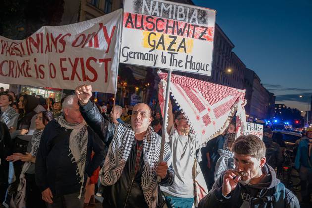 October 7, 2026, Berlin, Berlin, Germany: BERLIN, GERMANY, OCTOBER 7, 2026: Pro-Palestinian demonstrators march through Berlin s Kreuzberg district during a protest marking three years since the October 7 attacks and the start of the war in Gaza. The march encountered a small pro-Israel counter-demonstration along its route, with opposing groups exchanging chants. Berlin police later halted and dispersed the march before it reached its planned endpoint at Hermannplatz. Berlin Germany - ZUMAq101 20261007_zna_q101_430 Copyright: xNikosxKanistrasx