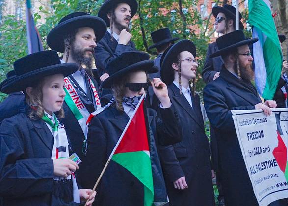 Pro-Palestinians rally outside City Hall NEW YORK, UNITED STATES - OCTOBER 07: Pro-Palestinian Americans rally outside City Hall and march to Union Square in New York, United States, on October 7, 2026, marking the anniversary of the October 7 attacks on Gaza. Selcuk Acar Anadolu New York United States. Editorial use only. Please get in touch for any other usage. Copyright: x2026xAnadoluxSelcukxAcarx