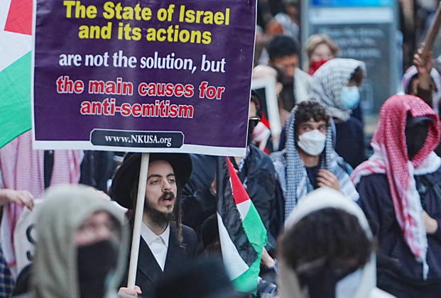 Pro-Palestinians rally outside City Hall NEW YORK, UNITED STATES - OCTOBER 07: Pro-Palestinian Americans rally outside City Hall and march to Union Square in New York, United States, on October 7, 2026, marking the anniversary of the October 7 attacks on Gaza. Selcuk Acar Anadolu New York United States. Editorial use only. Please get in touch for any other usage. Copyright: x2026xAnadoluxSelcukxAcarx
