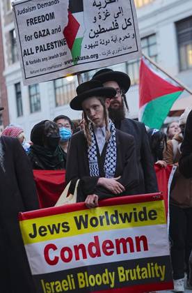 Pro-Palestinians rally outside City Hall NEW YORK, UNITED STATES - OCTOBER 07: Pro-Palestinian Americans rally outside City Hall and march to Union Square in New York, United States, on October 7, 2026, marking the anniversary of the October 7 attacks on Gaza. Selcuk Acar Anadolu New York United States. Editorial use only. Please get in touch for any other usage. Copyright: x2026xAnadoluxSelcukxAcarx