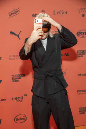 ABB ABOUTYOU Ski Aggu as a guest on the orange carpet at the ABOUT YOU Opera Fashion Show at the Admiralspalast on October 7, 2026, in Berlin, Germany