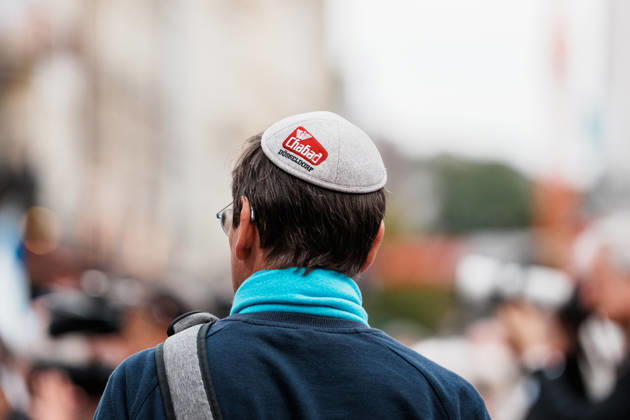 Rally in Düsseldorf marking the anniversary of Hamas’s terrorist attack on Israel on October 7, 2023, and against anti-Semitism; man wearing a kippah; Chabad Düsseldorf Copyright: xThiemoxRudolphx