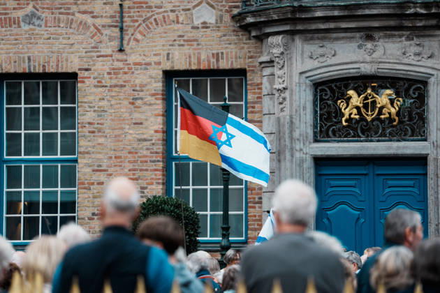 Rally in Düsseldorf marking the anniversary of Hamas’s terrorist attack on Israel on October 7, 2023, and against anti-Semitism; flag, banner, Germany, Israel Copyright: xThiemoxRudolphx
