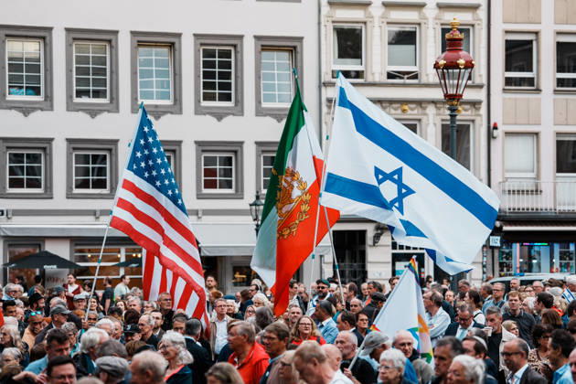 Rally in Düsseldorf marking the anniversary of Hamas’s terrorist attack on Israel on October 7, 2023, and against anti-Semitism; flag, banner, U.S., Iran, the historic Lion and Sun flag, Israel, close-up Copyright: xThiemoxRudolphx