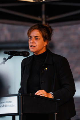 Rally in Düsseldorf marking the anniversary of Hamas’s terrorist attack on Israel on October 7, 2023, and protesting anti-Semitism; speech by Mona Neubaur, Deputy Minister-President of North Rhine-Westphalia, Minister of Economic Affairs, and member of the Green Party Copyright: xThiemoxRudolphx