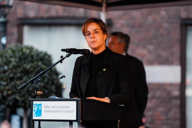 Rally in Düsseldorf marking the anniversary of Hamas’s terrorist attack on Israel on October 7, 2023, and protesting anti-Semitism; speech by Mona Neubaur, Deputy Minister-President of North Rhine-Westphalia, Minister of Economic Affairs, and member of the Green Party Copyright: xThiemoxRudolphx