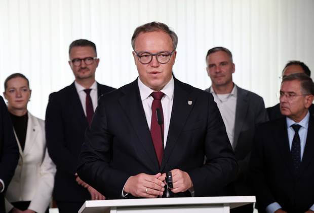 Thuringian State Parliament: Statement by Minister-President Mario Voigt (CDU), October 7, 2026, Erfurt, Thuringian State Parliament, Statement by Minister President Mario Voigt (CDU); he has withdrawn the lawsuit and accepts the revocation of his doctoral degree; he is issuing this statement on behalf of the entire parliamentary caucus, which is standing behind him symbolically