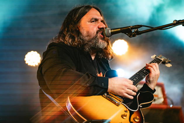 The Magic Numbers live in Malmoe, Sweden Malmo, Sweden. 07th, October 2026. The English alternative rock band The Magic Numbers performs a live concert at Plan B in Malmo. Here singer and guitarist Romeo Stodart is seen live on stage. Sweden, Malmö, Plan B  Copyright: xGonzalesxPhoto JoexMillerx