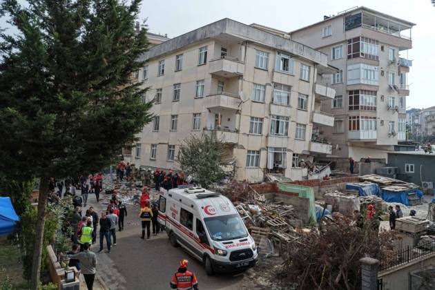 Partial collapse occurs in 7-story building in Istanbul s Maltepe district ISTANBUL, TURKIYE - OCTOBER 8: Search and rescue personnel, including firefighters, AFAD, UMKE, and police teams, operate at the site of a partial building collapse in the Cevizli neighborhood of Maltepe district, Istanbul, Turkiye on October 8, 2026. Trapped residents on the unaffected upper floors were evacuated while emergency teams initiated search and rescue efforts beneath the collapsed lower levels. Alperen Baran Metecan Anadolu Istanbul Turkey. Editorial use only. Please get in touch for any other usage. Copyright: x2026xAnadoluxAlperenxBaranxMetecanx