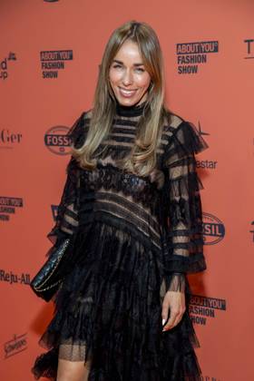 ABB ABOUTYOU Annemarie Carpendale makes a solo appearance on the Orange Carpet at the ABOUT YOU Opera Fashion Show at the Admiralspalast on October 7, 2026, in Berlin, Germany