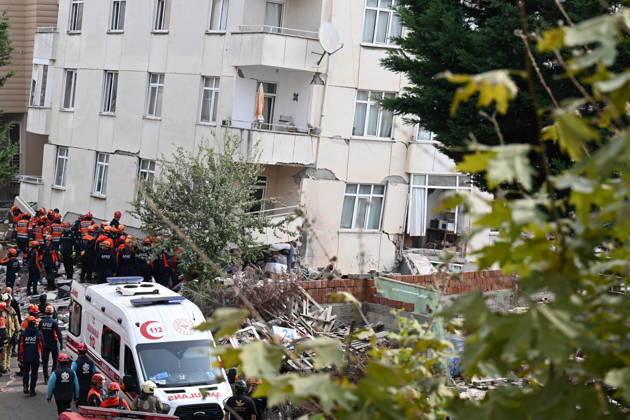 Search and rescue operations continue at partially collapsed building in Istanbul ISTANBUL, TURKIYE - OCTOBER 08: Search and rescue teams conduct operations at the site of a seven-story building that partially collapsed in the Maltepe district of Istanbul, Turkiye, on October 08, 2026. Emergency personnel and ambulances are deployed to the scene as search and rescue efforts continue. Ahmet Okatali Anadolu Istanbul Turkey. Editorial use only. Please get in touch for any other usage. Copyright: x2026xAnadoluxAhmetxOkatalix