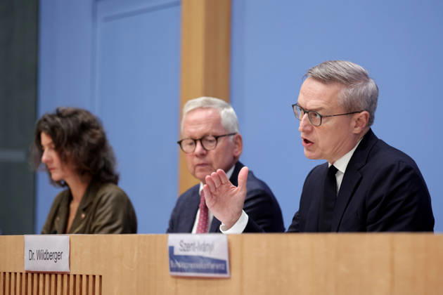 Prof. Dr. Sabine Kuhlmann, Vice Chair of the NKR; Lutz Goebel, Chair of the National Regulatory Review Board; Dr. Karsten Wildberger, Federal Minister for Digitalization and State Modernization (BMDS); press conference on the National Regulatory Review Board’s annual report on reducing bureaucracy, Berlin, October 8, 2026