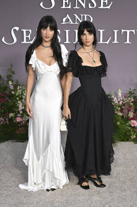 Elisha Herbert and Renee Herbert at the premiere of the movie *Sense and Sensibility* at the United Theater in Los Angeles, October 7, 2026 Foto:xD.xStarbuckx xFuturexImagex sensuality_6060