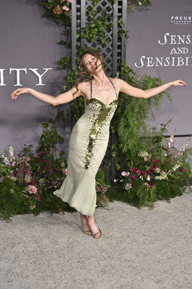 Larsen Thompson at the premiere of the movie *Sense and Sensibility* at the United Theater in Los Angeles, October 7, 2026 Foto:xD.xStarbuckx xFuturexImagex sensuality_6075