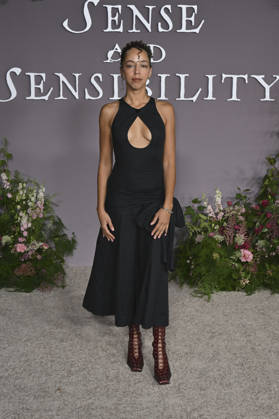 Hayley Law at the premiere of the movie *Sense and Sensibility* at the United Theater in Los Angeles, October 7, 2026 Foto:xD.xStarbuckx xFuturexImagex sensuality_6083