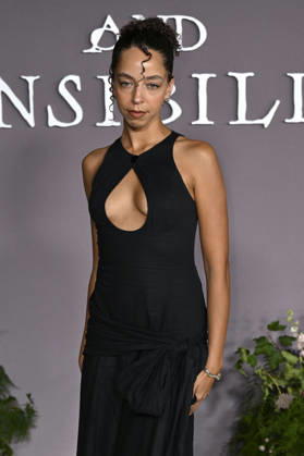 Hayley Law at the premiere of the movie *Sense and Sensibility* at the United Theater in Los Angeles, October 7, 2026 Foto:xD.xStarbuckx xFuturexImagex sensuality_6085