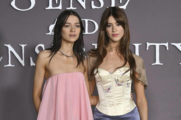 Esme Creed Miles and Daisy Edgar Jones at the premiere of the movie *Sense and Sensibility* at the United Theater in Los Angeles, October 7, 2026 Foto:xD.xStarbuckx xFuturexImagex sensuality_6115