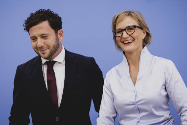 R L Franziska Brantner, co-chair of Alliance 90 The Greens, and Felix Banaszak, co-chair of Alliance 90 The Greens, photographed during the press conference to present the flagship proposal Our Plan for Germany, Berlin, October 8, 2026, Berlin, Germany Copyright: xFlorianxGaertnerx