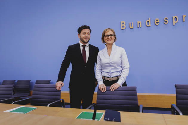 R L Franziska Brantner, co-chair of Alliance 90 The Greens, and Felix Banaszak, co-chair of Alliance 90 The Greens, photographed during the press conference to present the flagship proposal Our Plan for Germany, Berlin, October 8, 2026, Berlin, Germany Copyright: xFlorianxGaertnerx