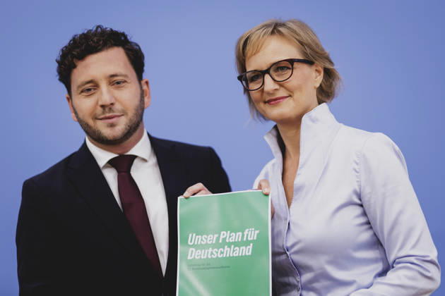 R L Franziska Brantner, co-chair of Alliance 90 The Greens, and Felix Banaszak, co-chair of Alliance 90 The Greens, photographed during the press conference to present the flagship proposal Our Plan for Germany, Berlin, October 8, 2026, Berlin, Germany Copyright: xFlorianxGaertnerx